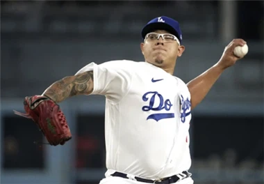 Dodgers Pitcher Julio Urías raug ntes ze Los Angeles chaw ntau pob qhov chaw ...